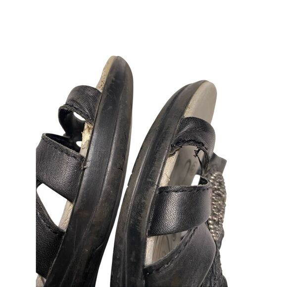 Bare Traps Jovial Wedge Slingback Sandals Leather Strap Medallion Detail 6.5M - Picture 14 of 16